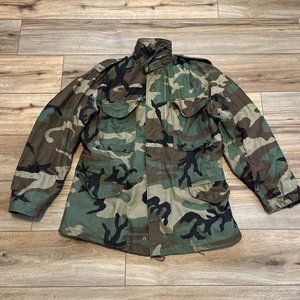 Army Camouflage Cold Weather Field Coat Jacket MEDIUM Reg Full Zip Hidden Hood